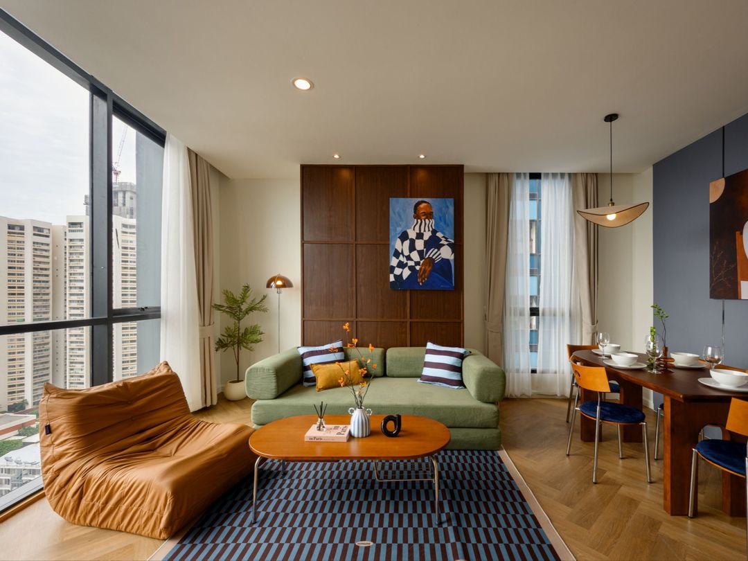 UP Ekkamai (Mid-Century Modern)
