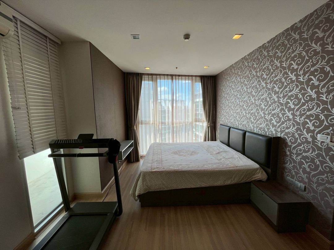 เลอ ลักซ์ คอนโดมิเนียม